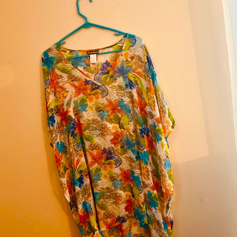 Swimsuit coverup Tommy Bahamas style very versatile with lots of colors !!!☀️